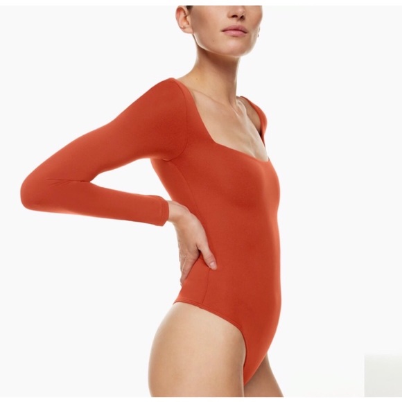 (Almost) New Aritzia Bodysuit! - Picture 4 of 7
